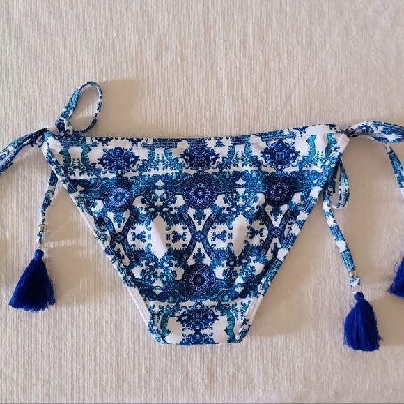 VENUS Tassel Tie-Side Bikini Bottom, size 4 - Picture 7 of 11